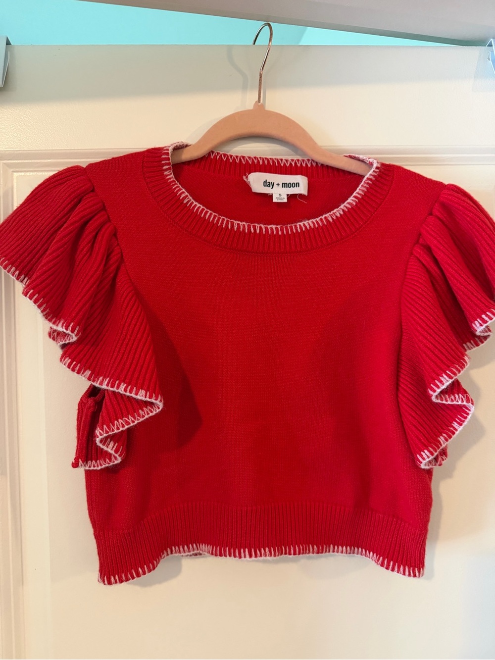 day + moon Red Ruffle Sleeve Crop Top